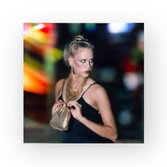 Vintage: Whiting Davis 𖣴 Metal Mesh Convertible Crossbody Clutch Bag 𖣴 Gold 𖣴 - Picture 1 of 16